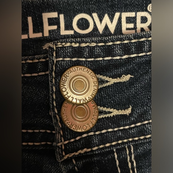 WallFlower Womens Boot Cut Jeans Size 11 (30) Length 34 Faded Light Blue - Picture 7 of 8